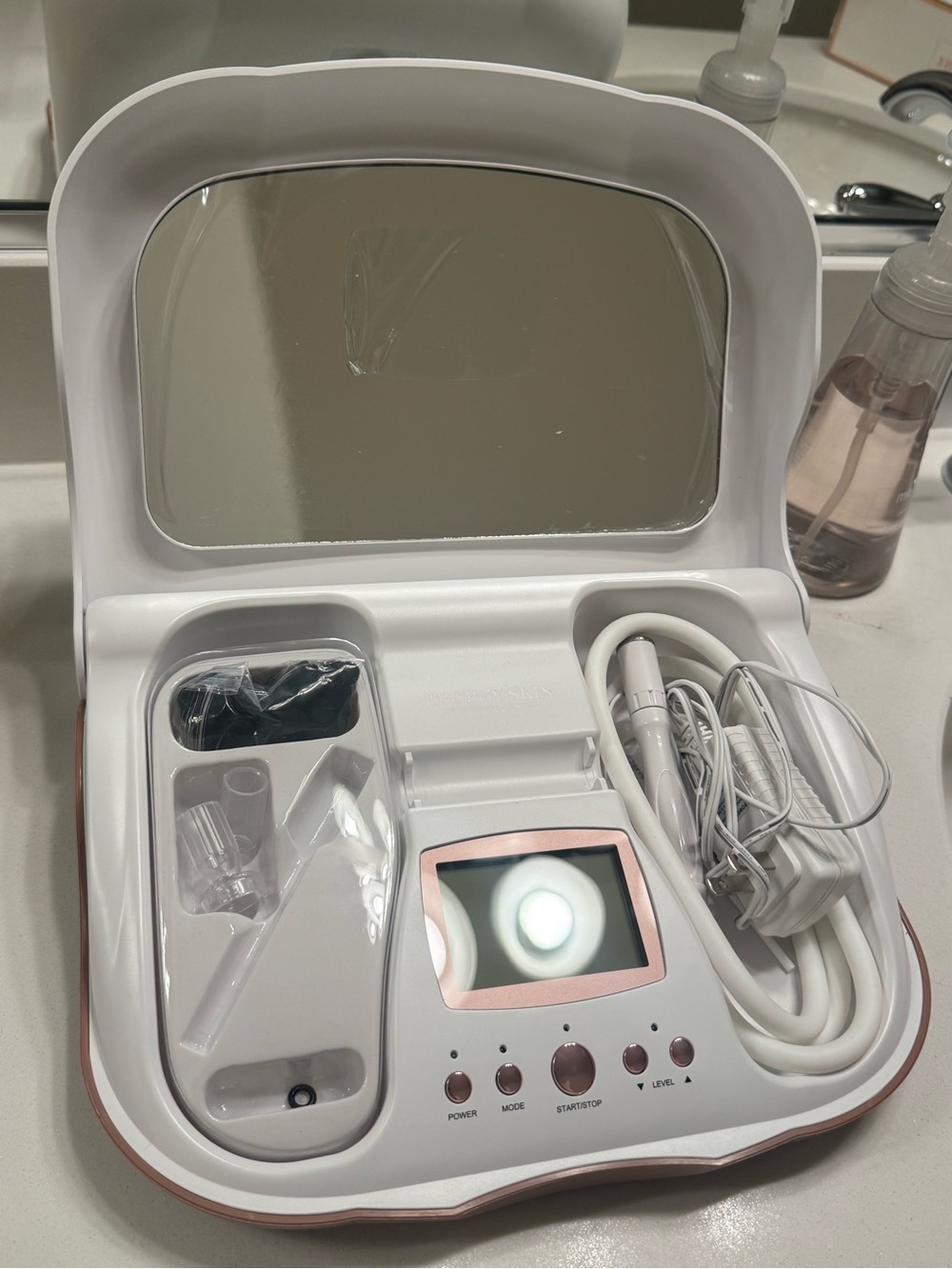 Microdermabrasion Home Device - Picture 4 of 5